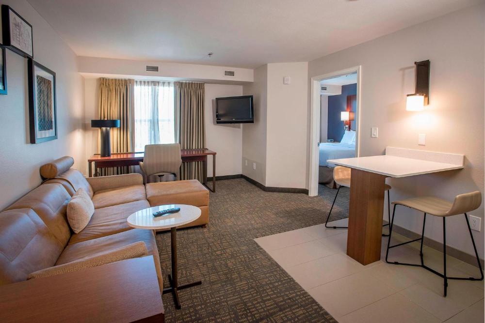 One-Bedroom Queen Suite with Sofa Bed and Downtown View interior