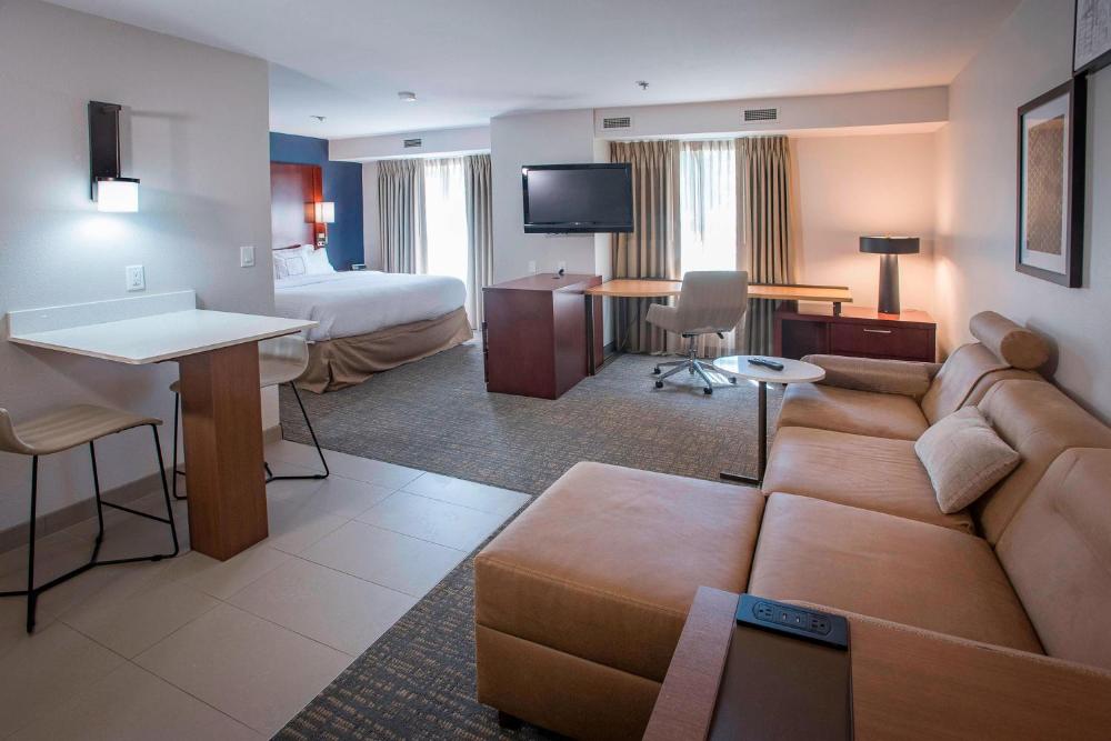 King Studio with Sofa Bed and Downtown View interior